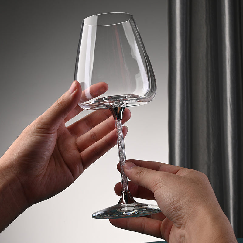 2 Wine Glasses with Apple-shaped Bowls