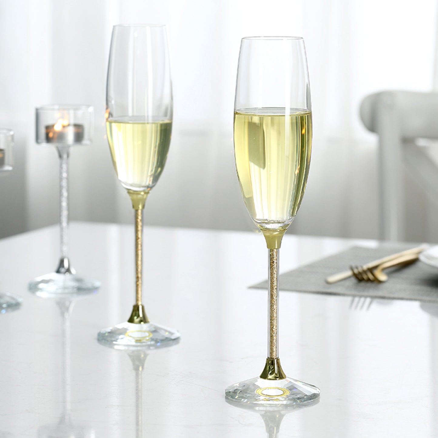 2 Champagne Flutes / Sparkling Wine Glasses