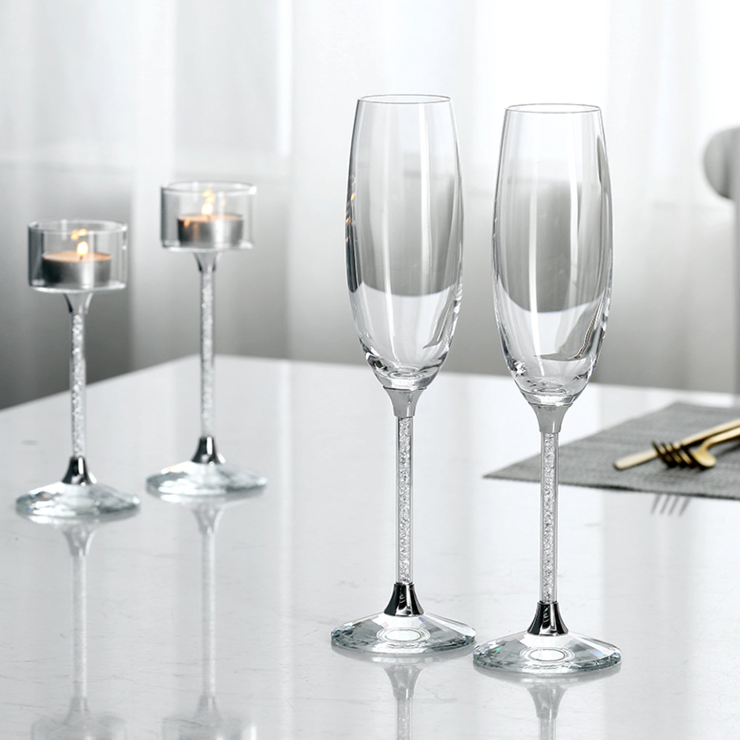 2 Champagne Flutes / Sparkling Wine Glasses