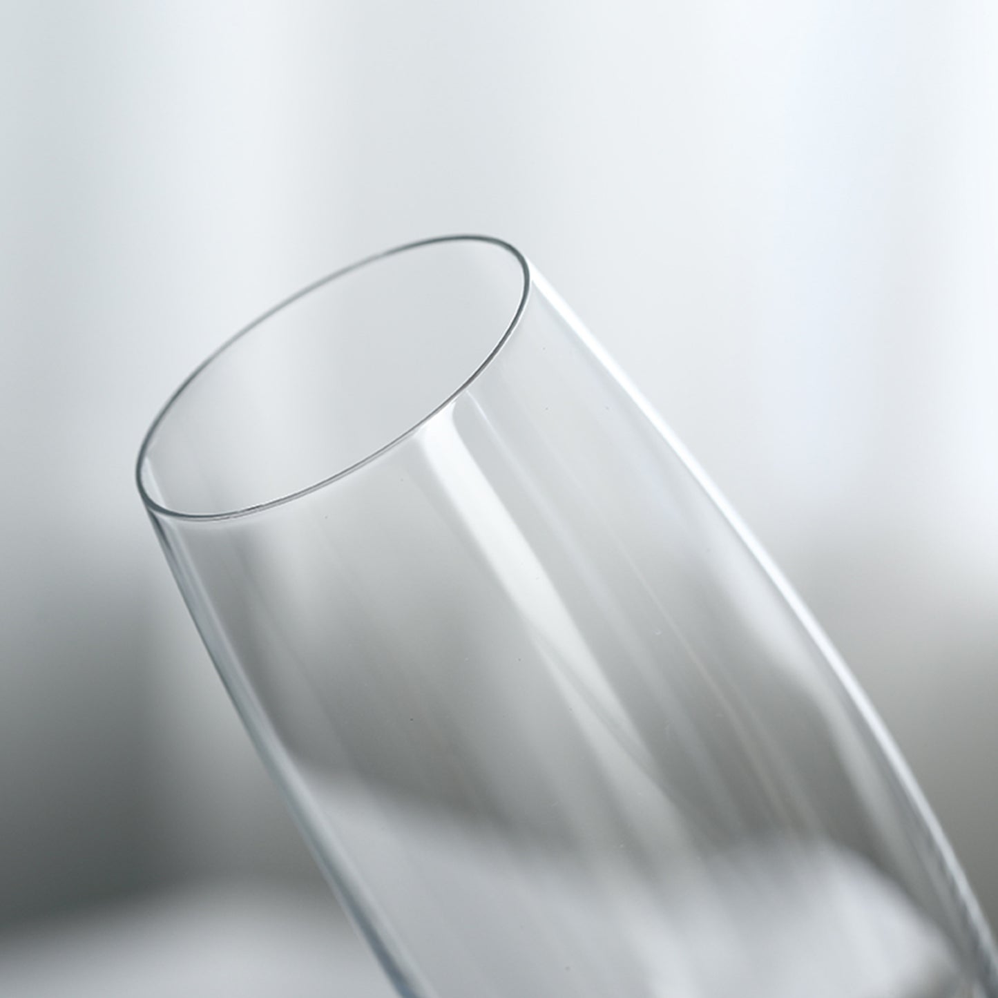 2 Champagne Flutes / Sparkling Wine Glasses