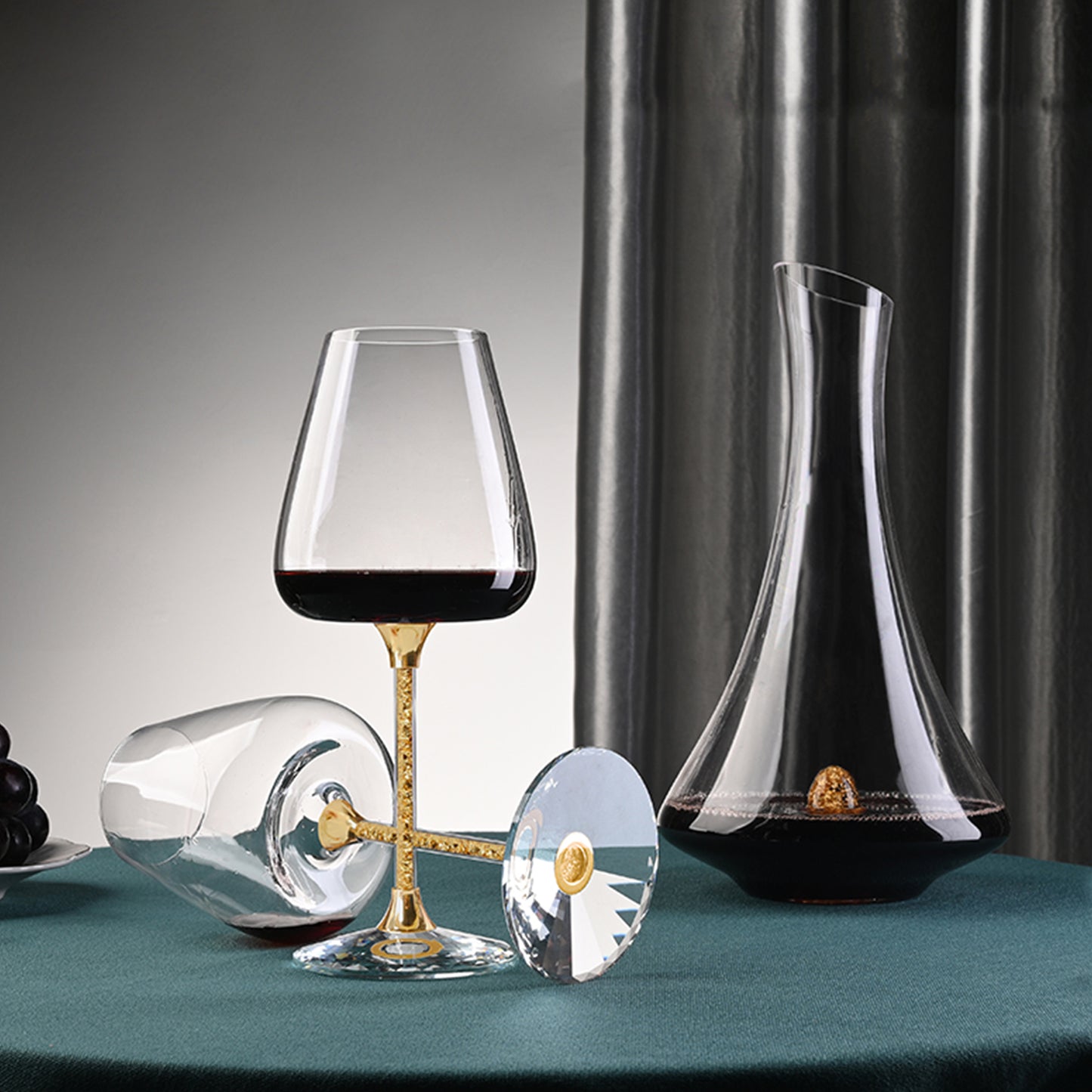 2 Wine Glasses with Apple-shaped Bowls