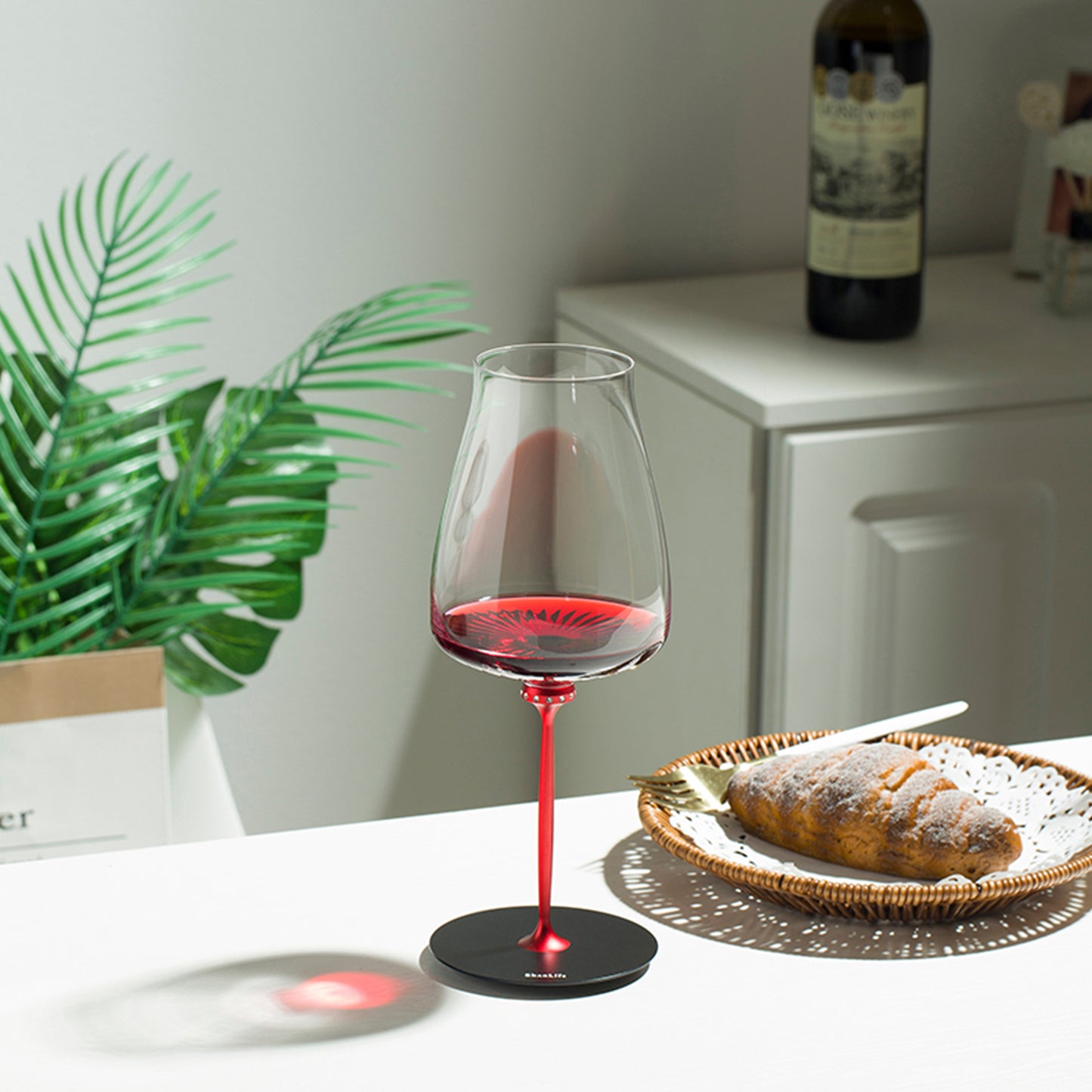 Sense Moment Wine Glass , Spinning Design