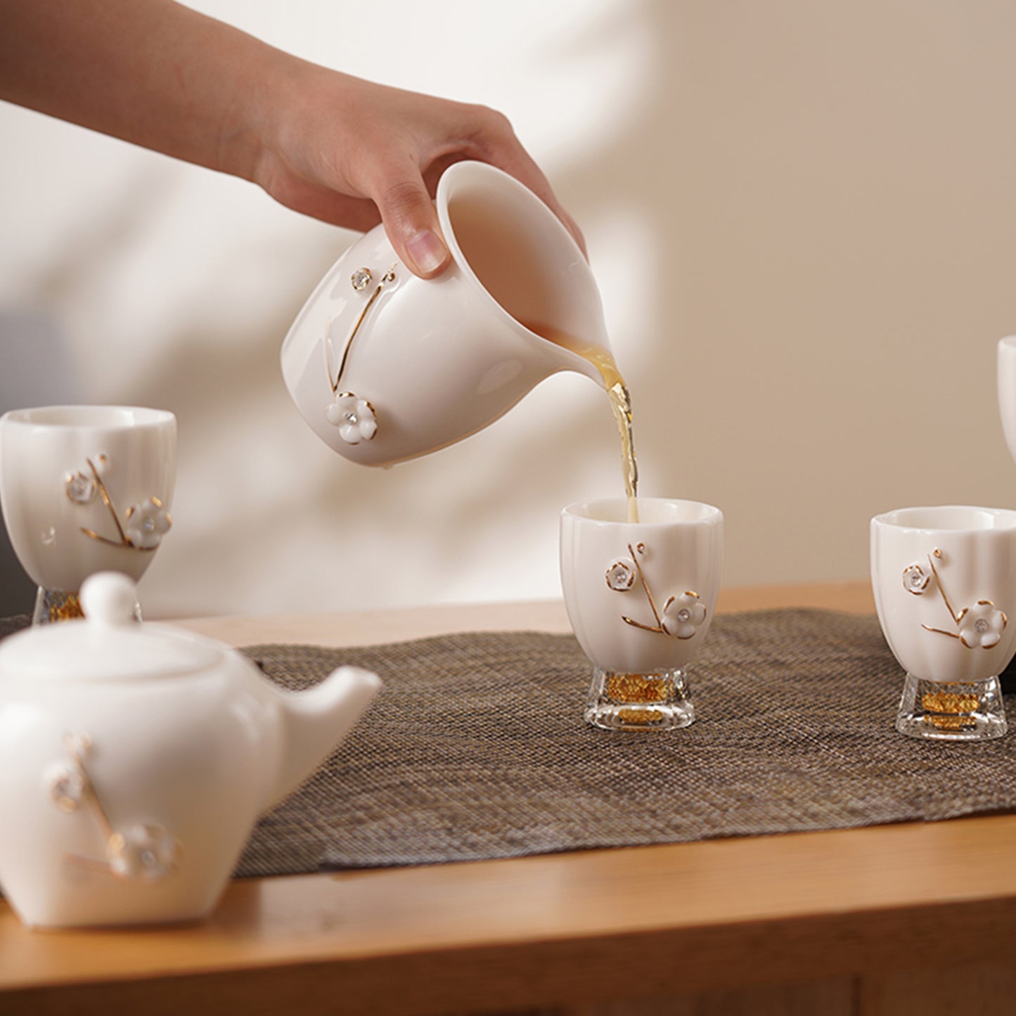 Flower Tea Cups Set with Crystal and Gold Foil