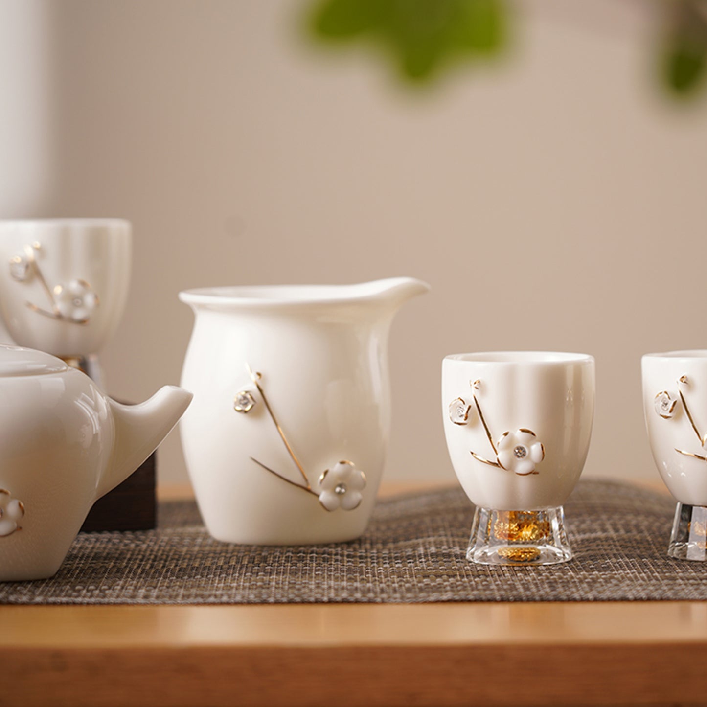 Flower Tea Cups Set with Crystal and Gold Foil